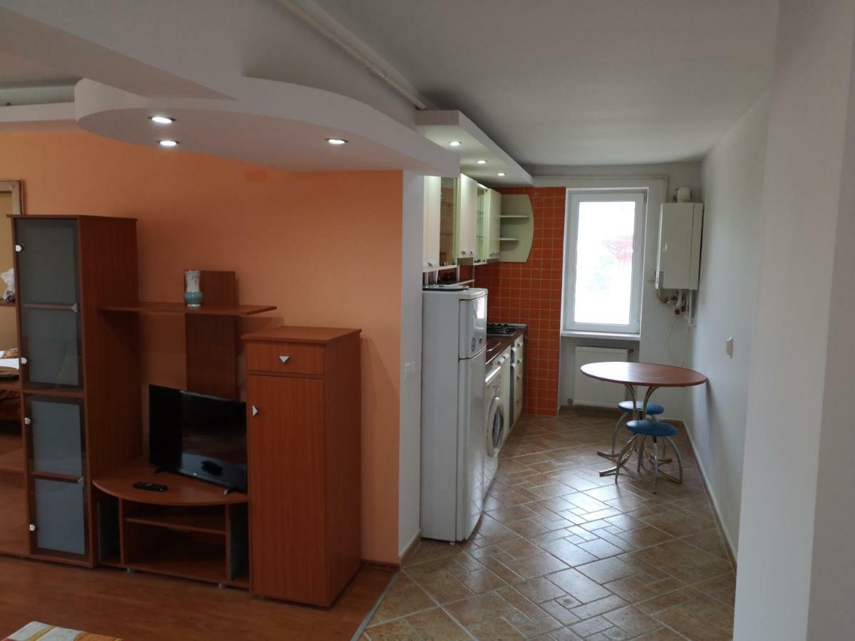Central Apartament Предял Экстерьер фото